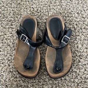 Women’s black sandals